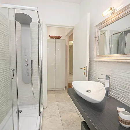 Real Italian Estate - Gold E Silver Apartment *